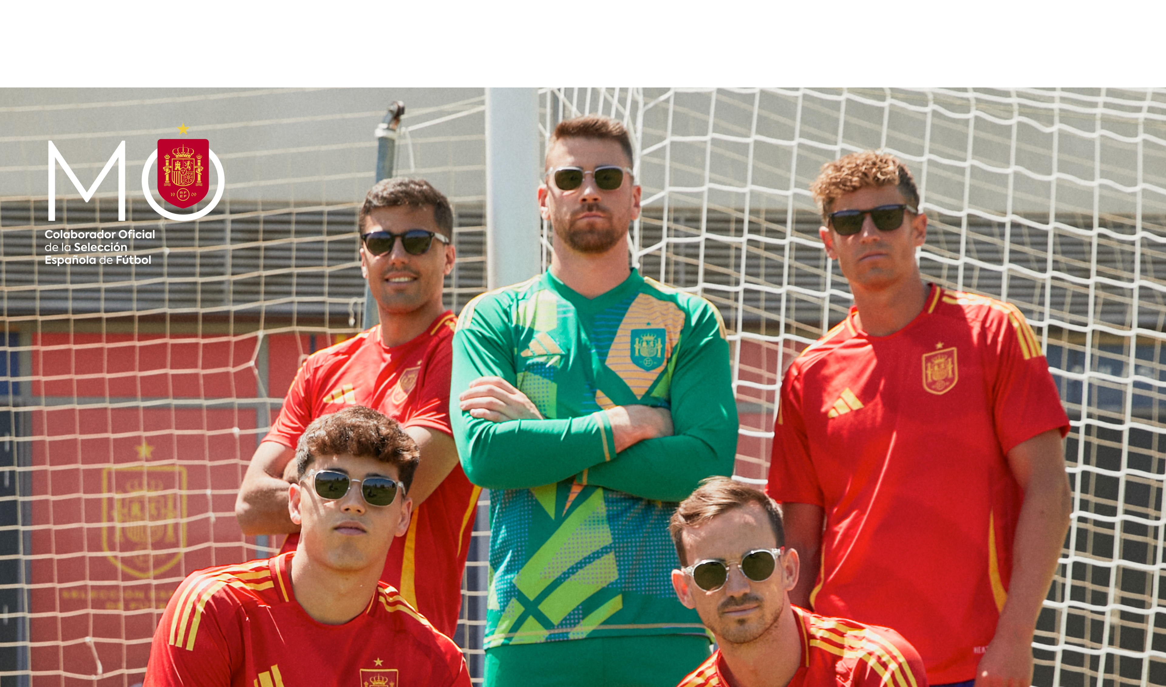 Mó x Selección - Jugadores de la seleccion española posando y usando gafas de Multiópticas
